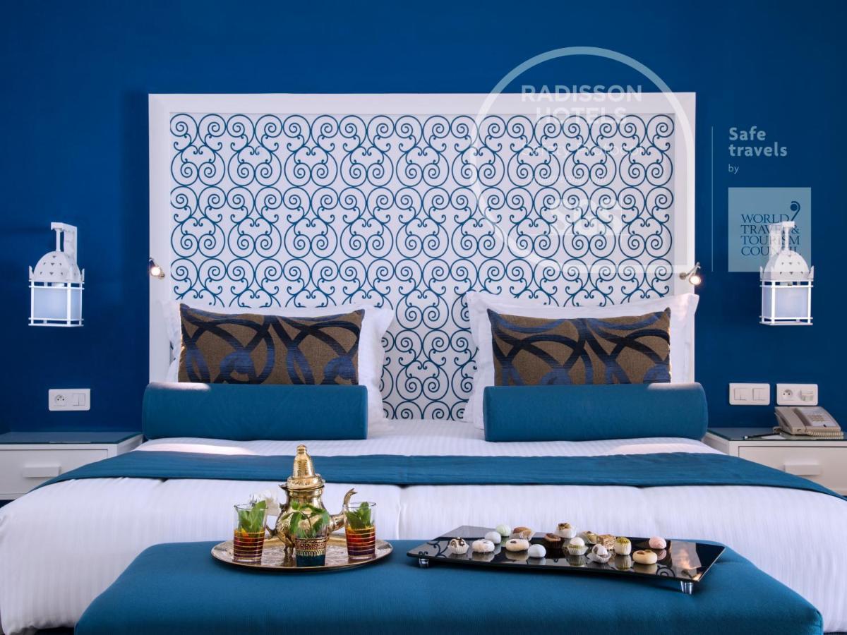 Radisson Blu Resort & Thalasso Al-Hammamat Bagian luar foto A bedroom at Radisson Blu Hotel, Marrakech