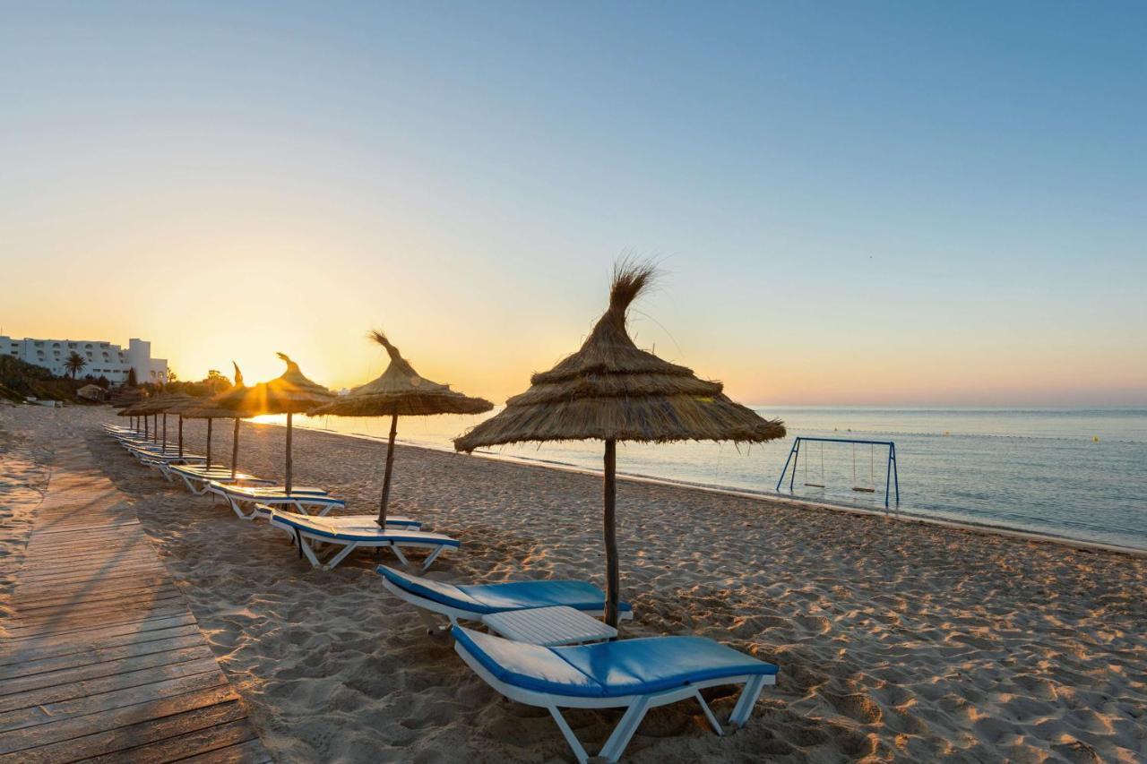 Radisson Blu Resort & Thalasso Al-Hammamat Bagian luar foto Sunset at the beach of Portals Nous