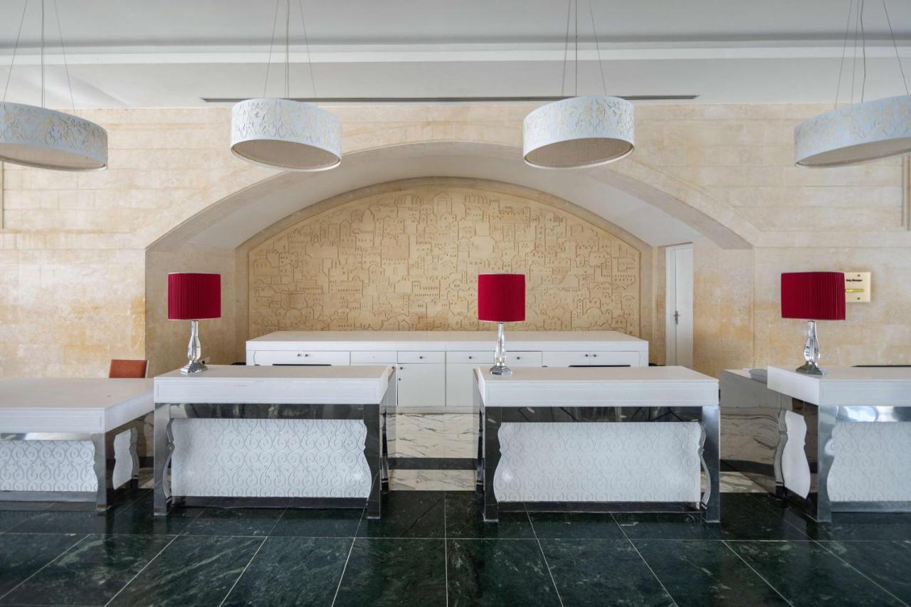 Radisson Blu Resort & Thalasso Al-Hammamat Bagian luar foto The reception area of the hotel