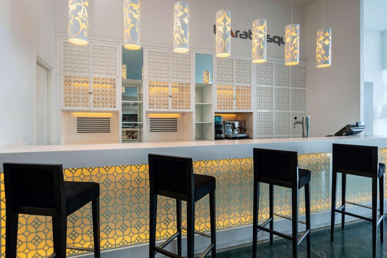 Radisson Blu Resort & Thalasso Al-Hammamat Bagian luar foto The bar at the lounge