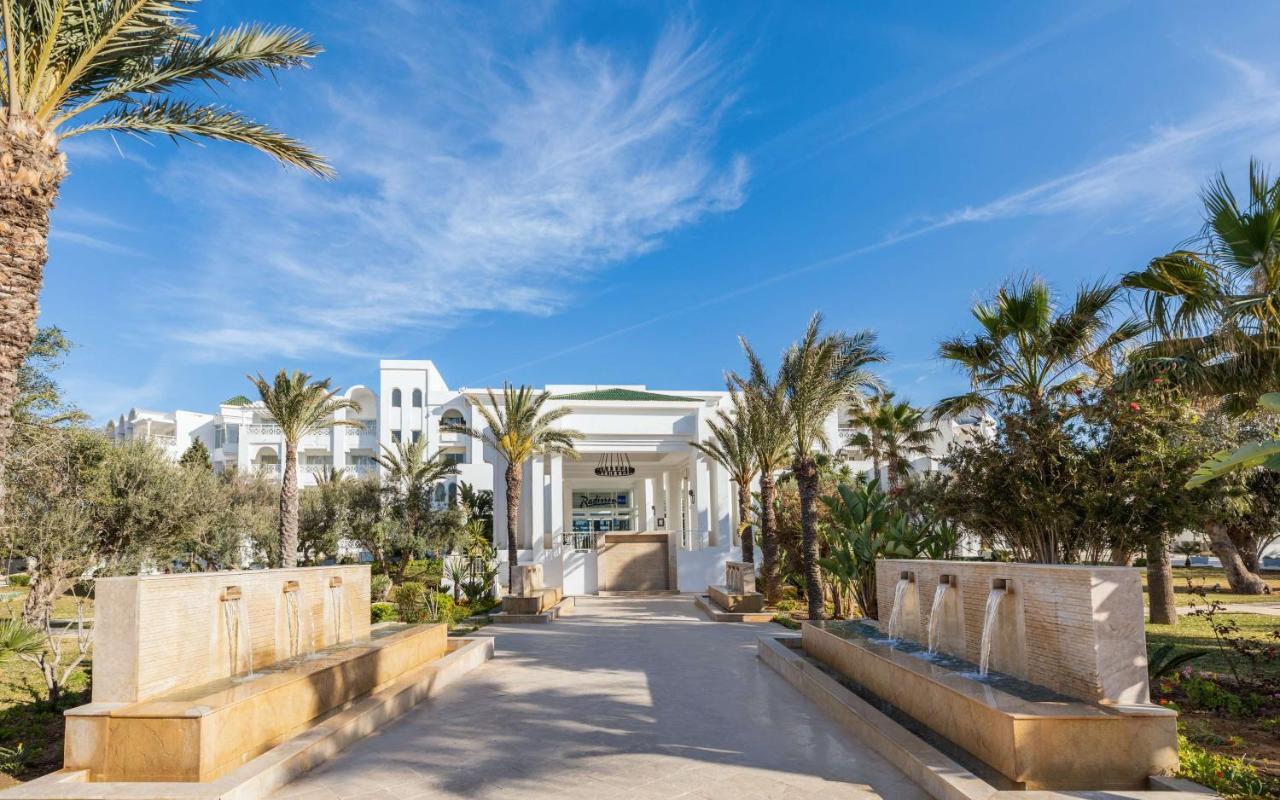 Radisson Blu Resort & Thalasso Al-Hammamat Bagian luar foto The entrance of the hotel
