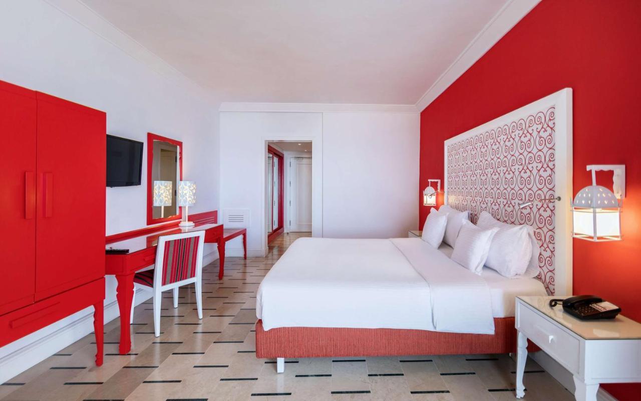 Radisson Blu Resort & Thalasso Al-Hammamat Bagian luar foto A room at the hotel
