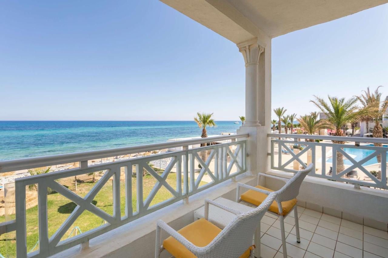 Radisson Blu Resort & Thalasso Al-Hammamat Bagian luar foto Balcony of a hotel room