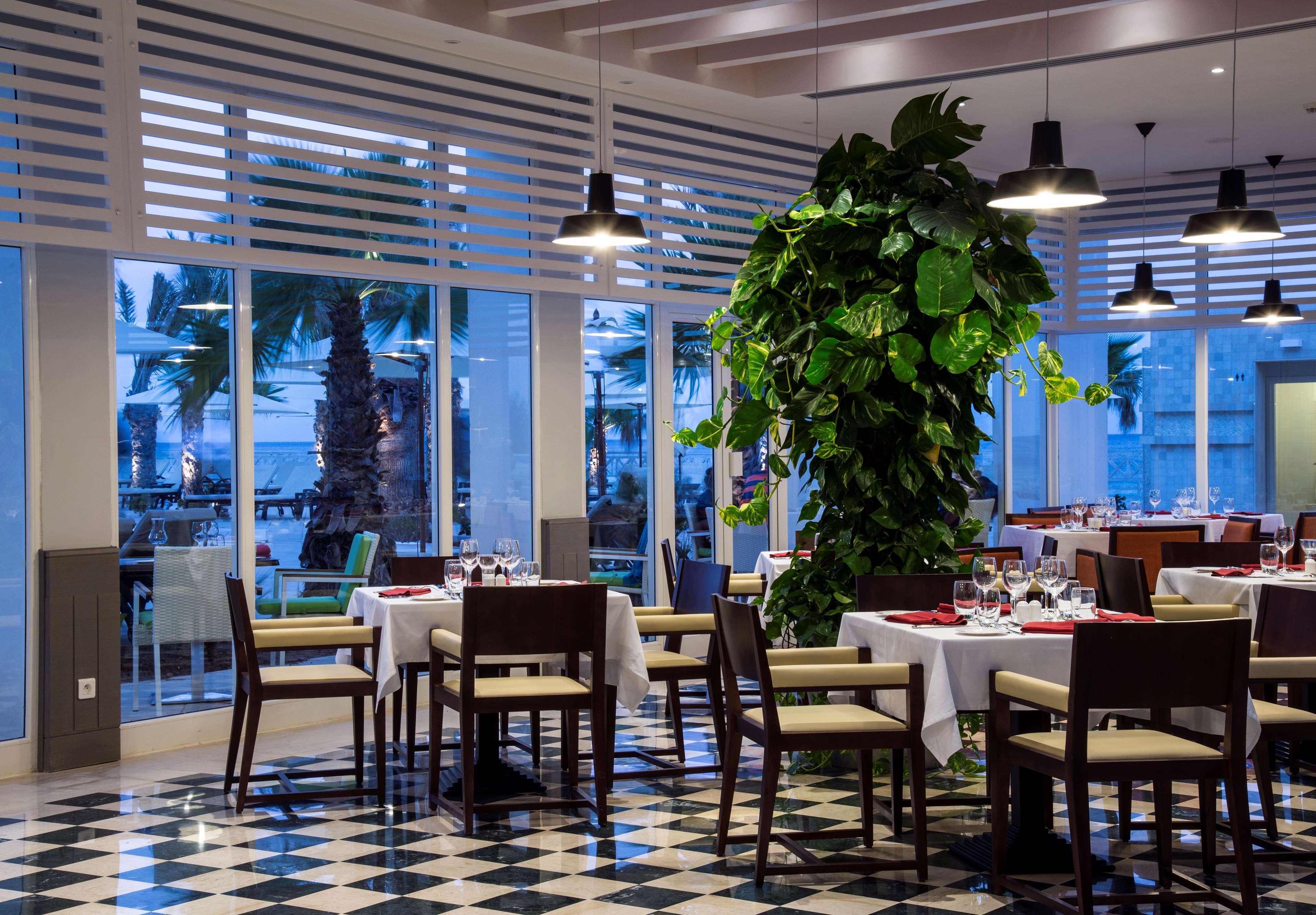 Radisson Blu Resort & Thalasso Al-Hammamat Bagian luar foto The restaurant