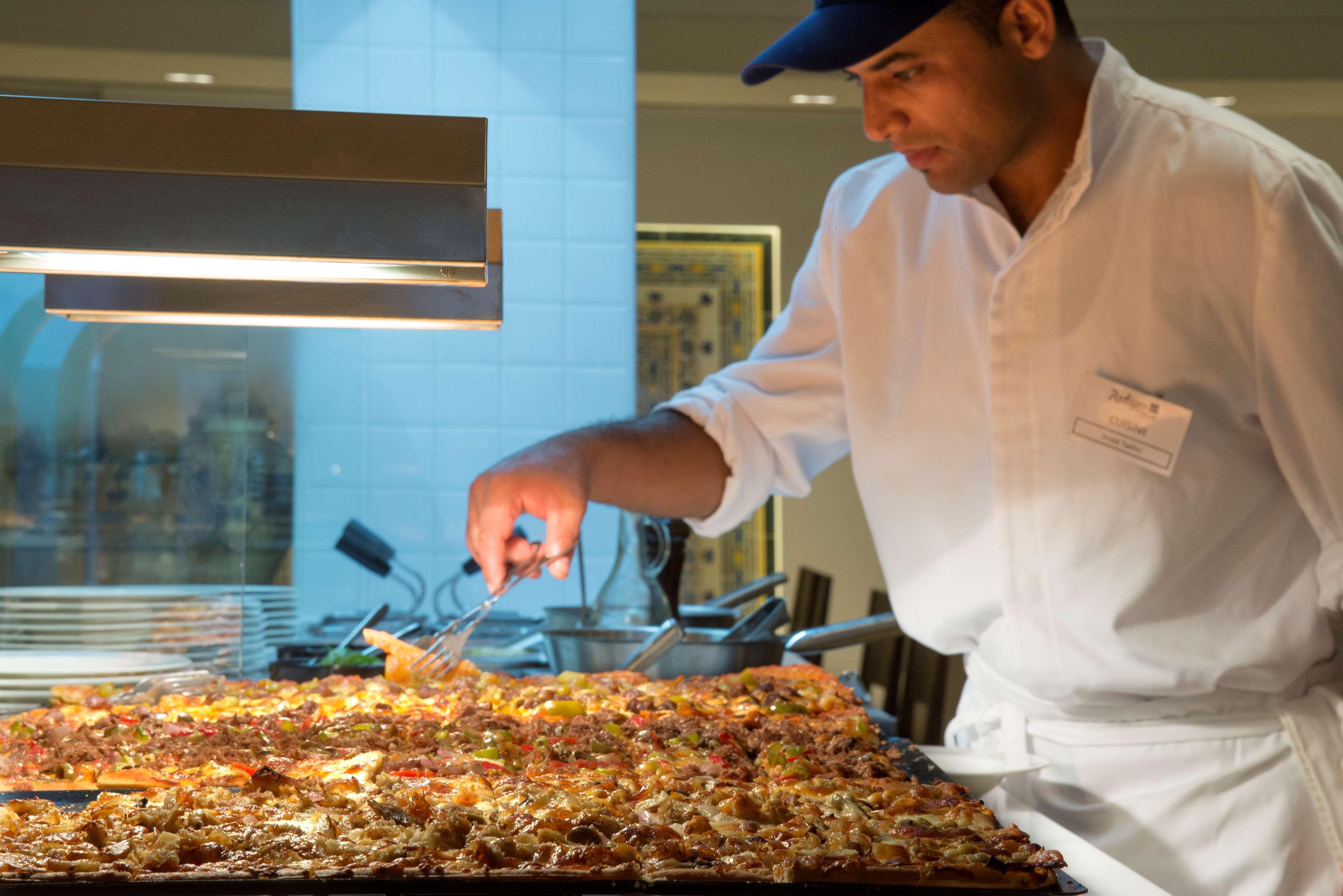 Radisson Blu Resort & Thalasso Al-Hammamat Bagian luar foto A chef preparing food at a buffet