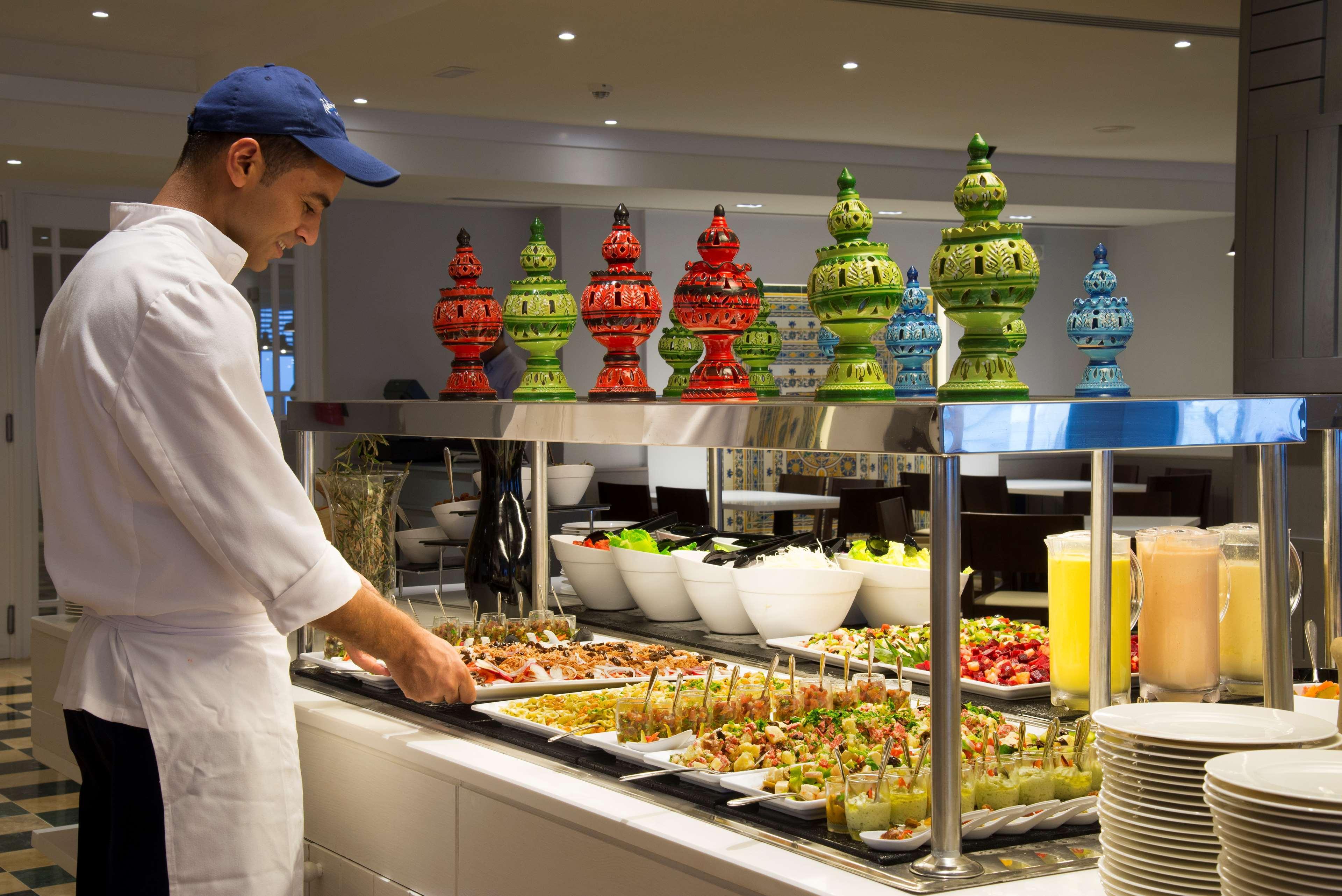 Radisson Blu Resort & Thalasso Al-Hammamat Bagian luar foto A buffet at a hotel
