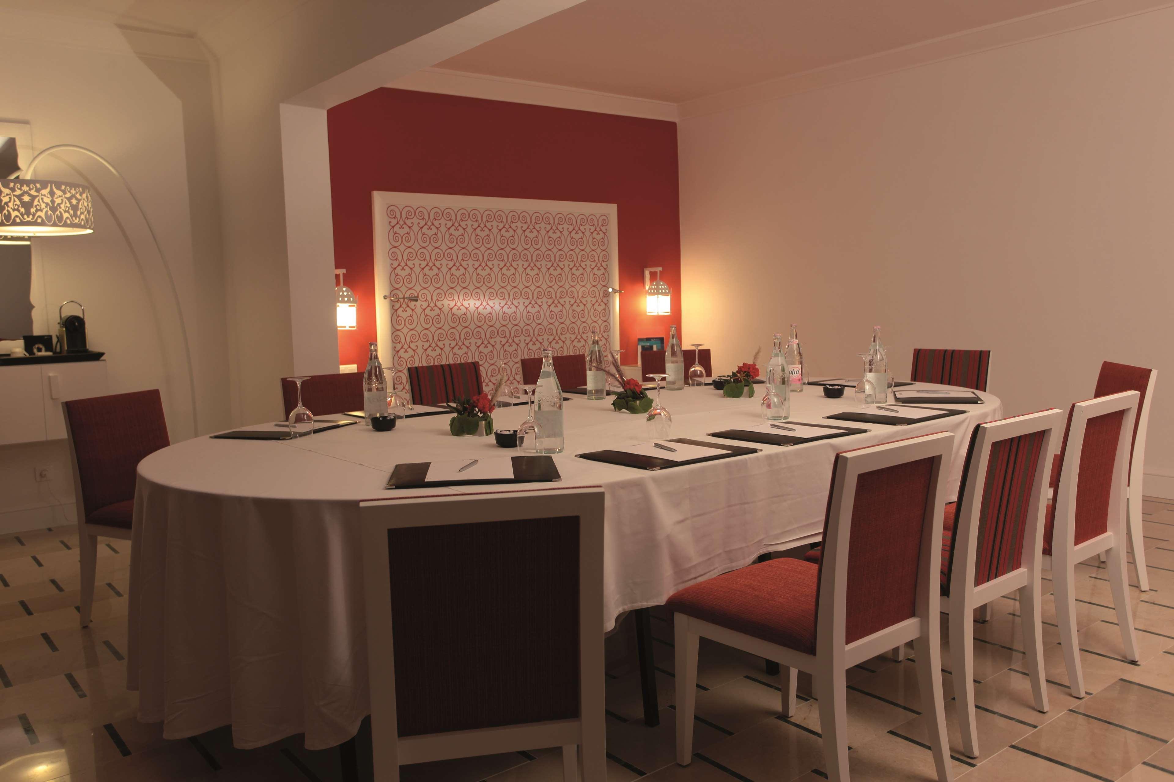 Radisson Blu Resort & Thalasso Al-Hammamat Bagian luar foto A restaurant in the hotel