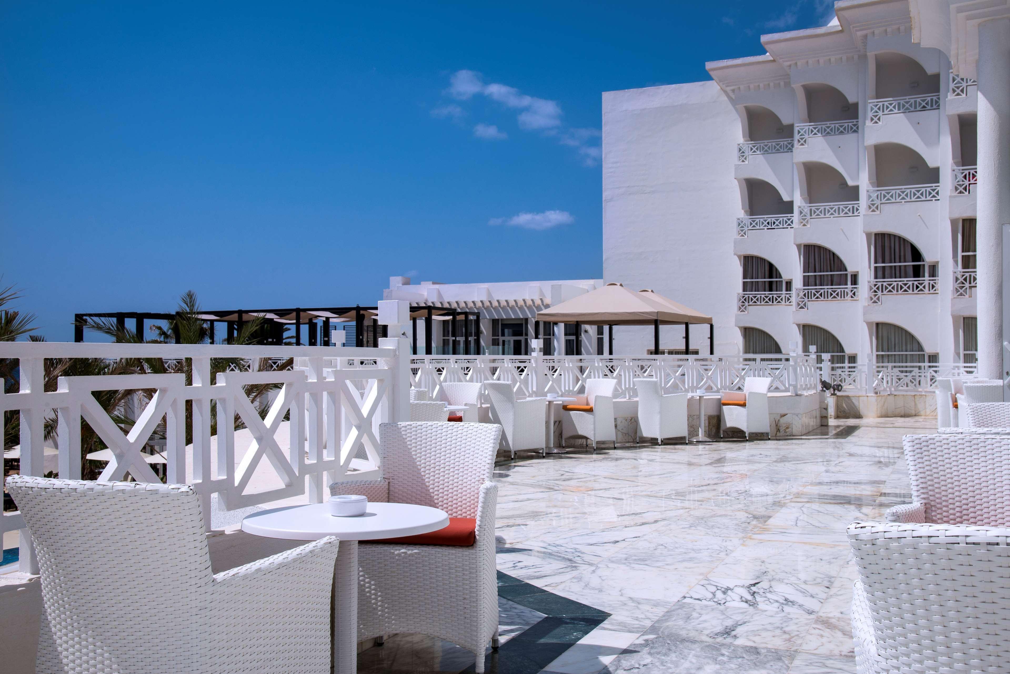 Radisson Blu Resort & Thalasso Al-Hammamat Bagian luar foto The hotel's rooftop