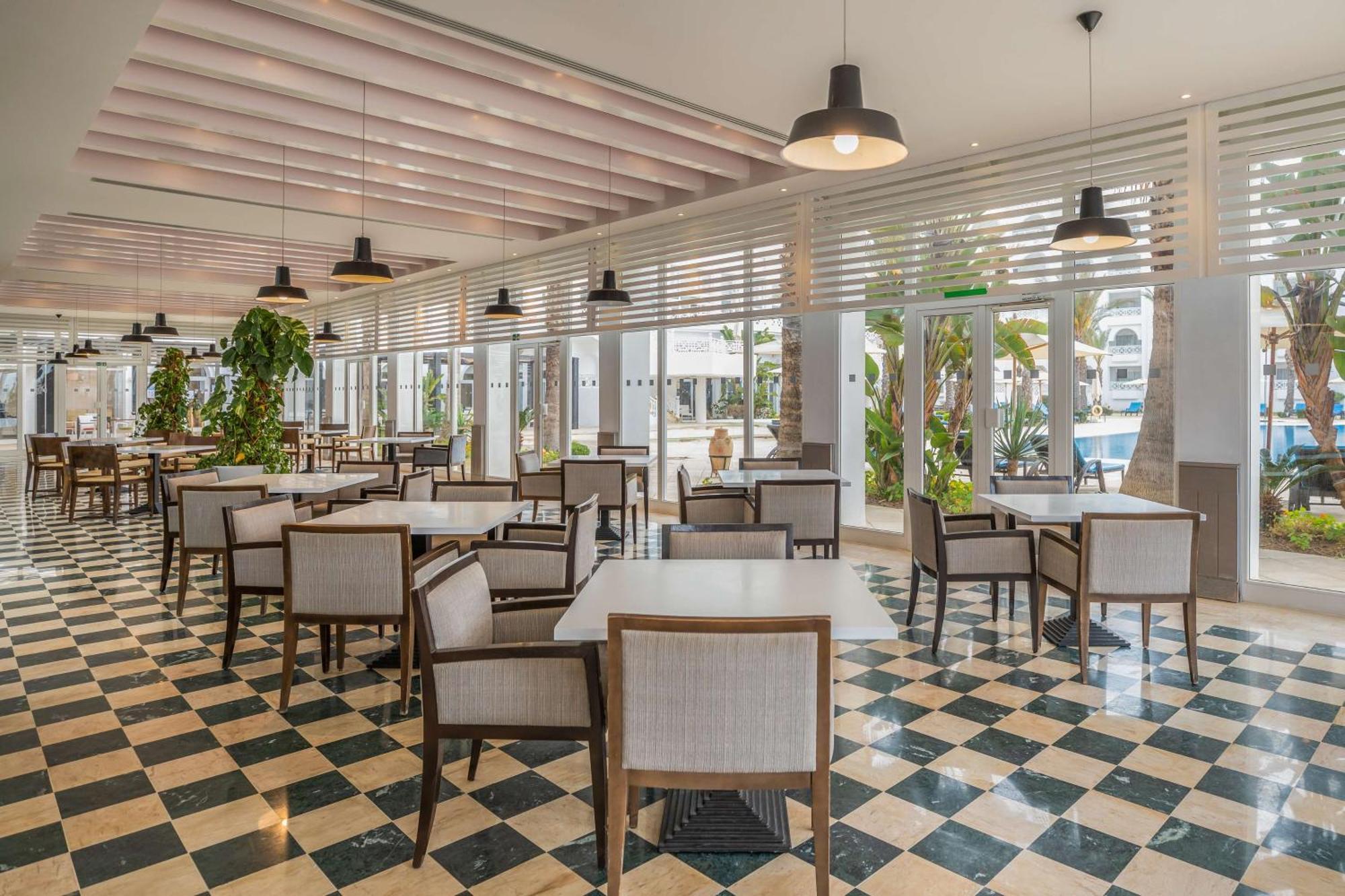 Radisson Blu Resort & Thalasso Al-Hammamat Bagian luar foto Restaurant